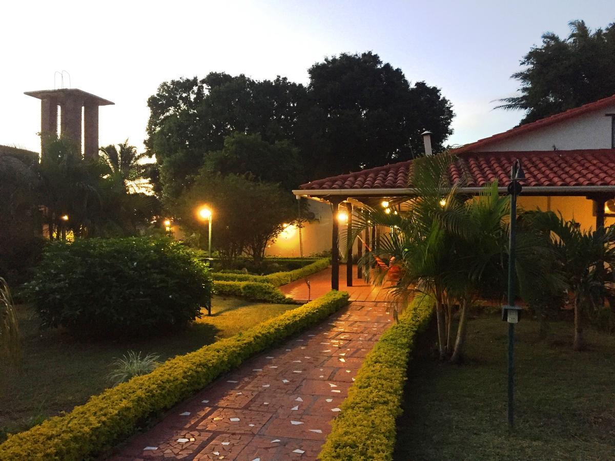 Los Jazmines Hotel Resort Warnes Buitenkant foto