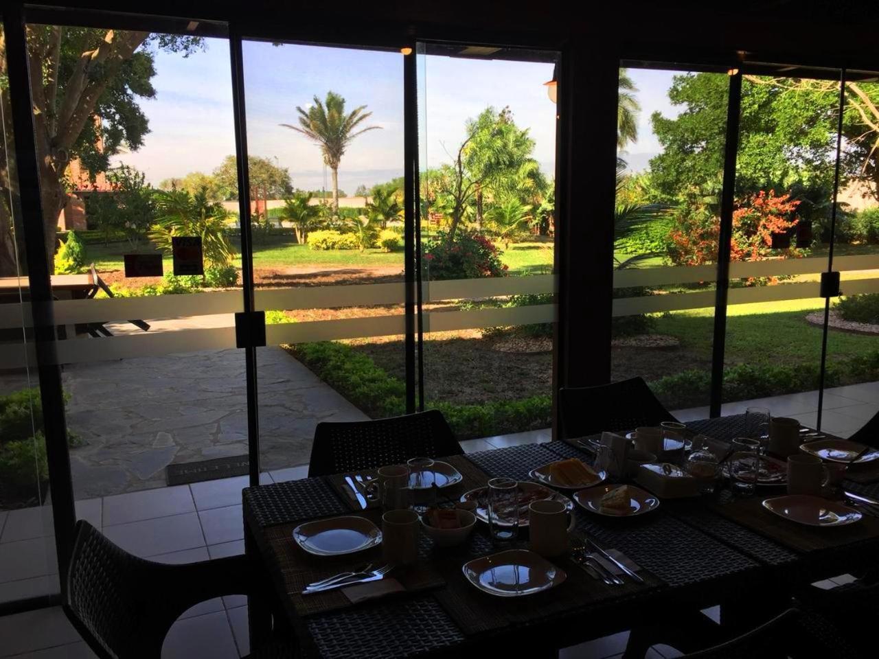 Los Jazmines Hotel Resort Warnes Buitenkant foto