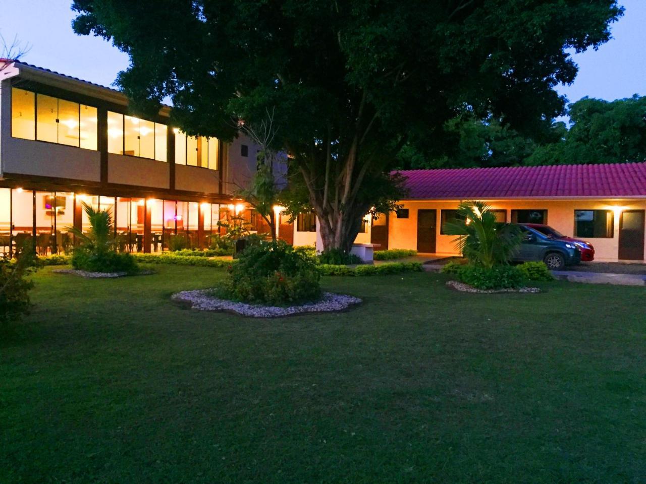Los Jazmines Hotel Resort Warnes Buitenkant foto